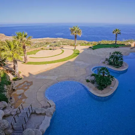 Apartment Luxury Living With Massive Pool - Views And Beautiful Gardens