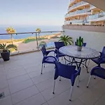 Luxury Living With Massive Pool - Views And Beautiful Gardens Appartamento