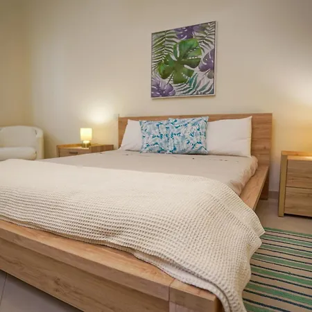 Luxury Living With Massive Pool - Views And Beautiful Gardens * Ghajn Melel