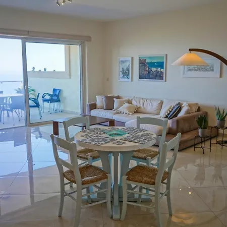 Luxury Living With Massive Pool - Views And Beautiful Gardens * Għajn Melel
