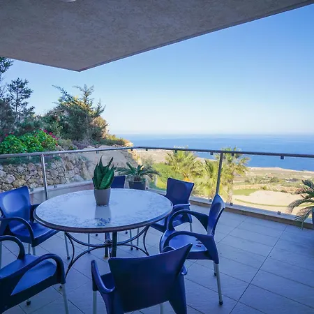 Apartment Luxury Living With Massive Pool - Views And Beautiful Gardens