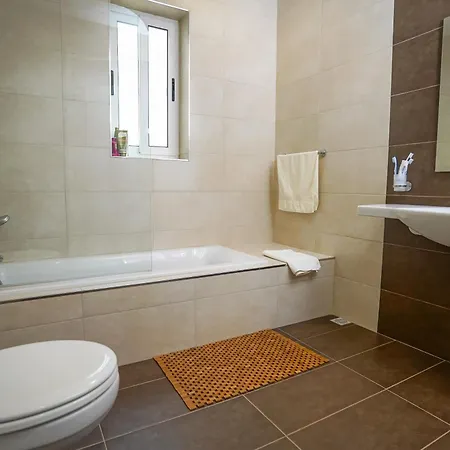 Apartment Luxury Living With Massive Pool - Views And Beautiful Gardens Ghajn Melel