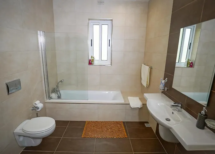 Luxury Living With Massive Pool - Views And Beautiful Gardens Διαμέρισμα Ghajn Melel