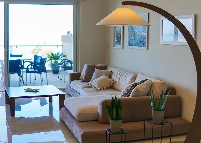 Luxury Living With Massive Pool - Views And Beautiful Gardens Διαμέρισμα *