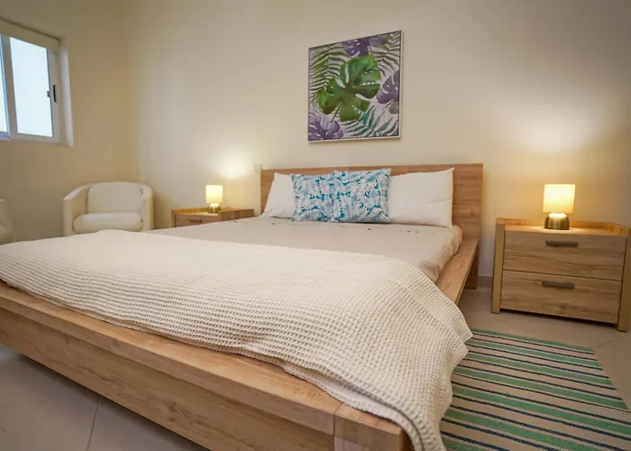 Luxury Living With Massive Pool - Views And Beautiful Gardens * Ghajn Melel