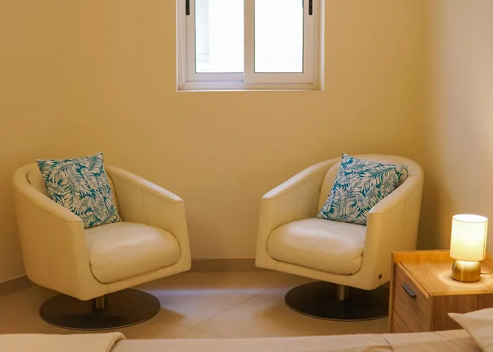 Luxury Living With Massive Pool - Views And Beautiful Gardens Ghajn Melel