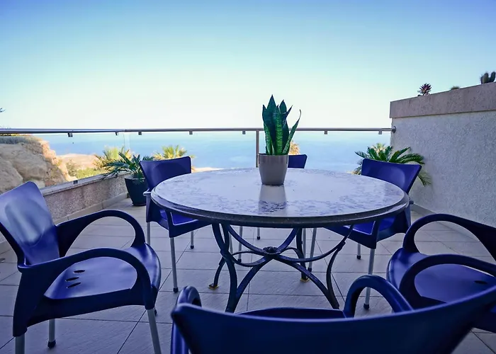 Luxury Living With Massive Pool - Views And Beautiful Gardens Ghajn Melel